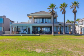 Villa Paradis - ocean front with views to behold!